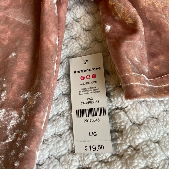 NWT Crushed Velvet Off-Shoulder Top - Picture 3 of 3